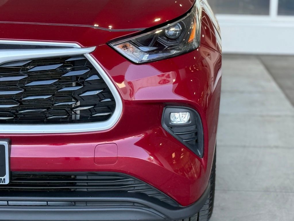 Certified 2023 Toyota Highlander XLE image 6