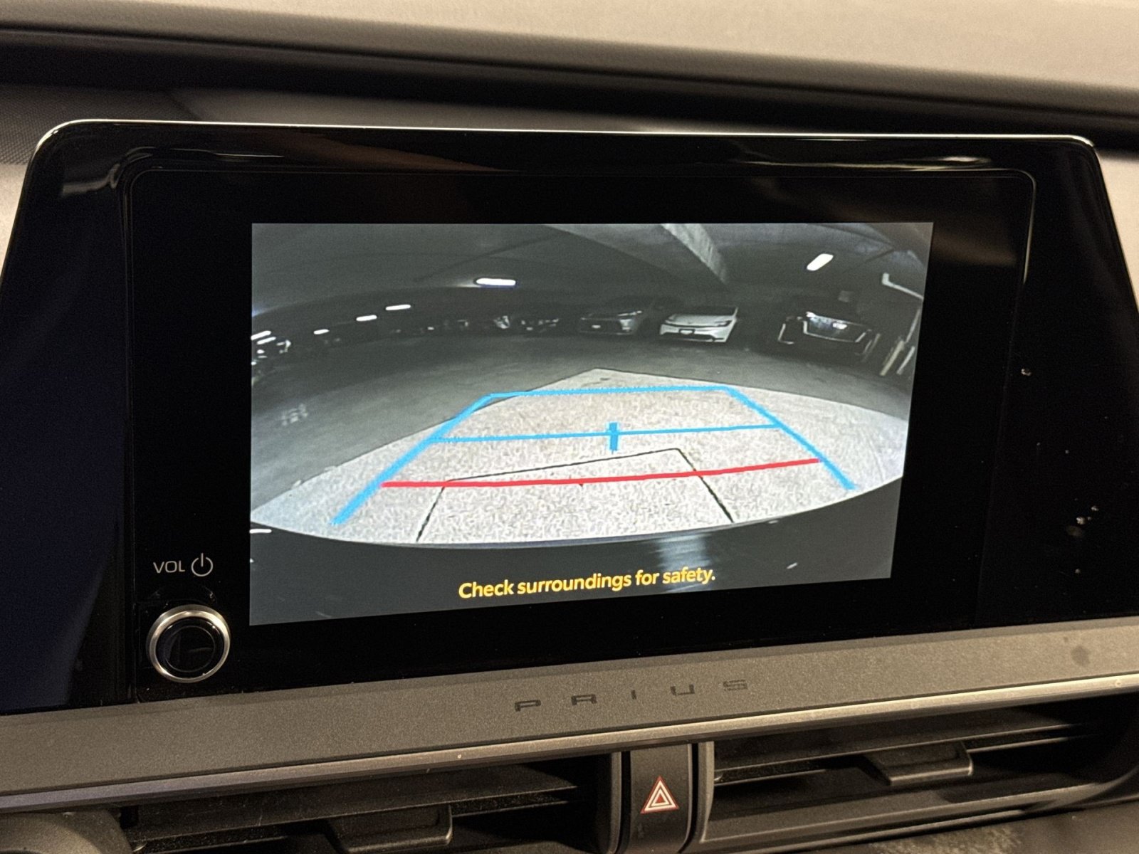 Used 2025 Toyota Prius LE FWD image 31