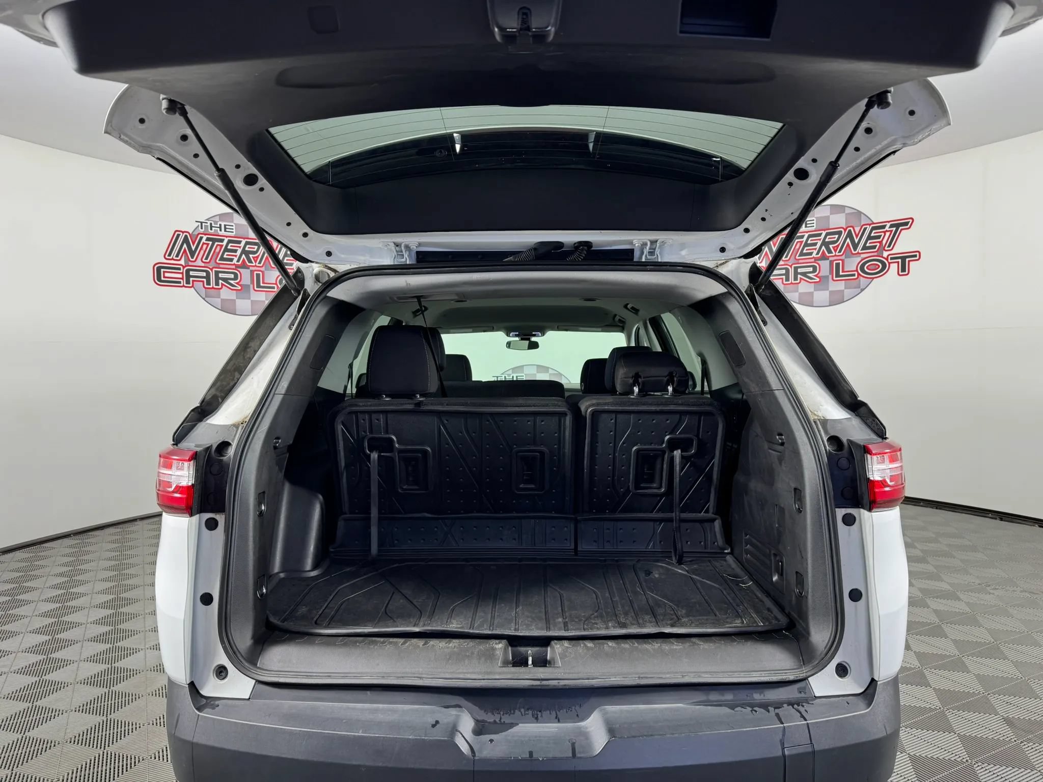 Used 2021 Chevrolet Traverse LS w/ LPO, Floor Liner Package FWD image 27