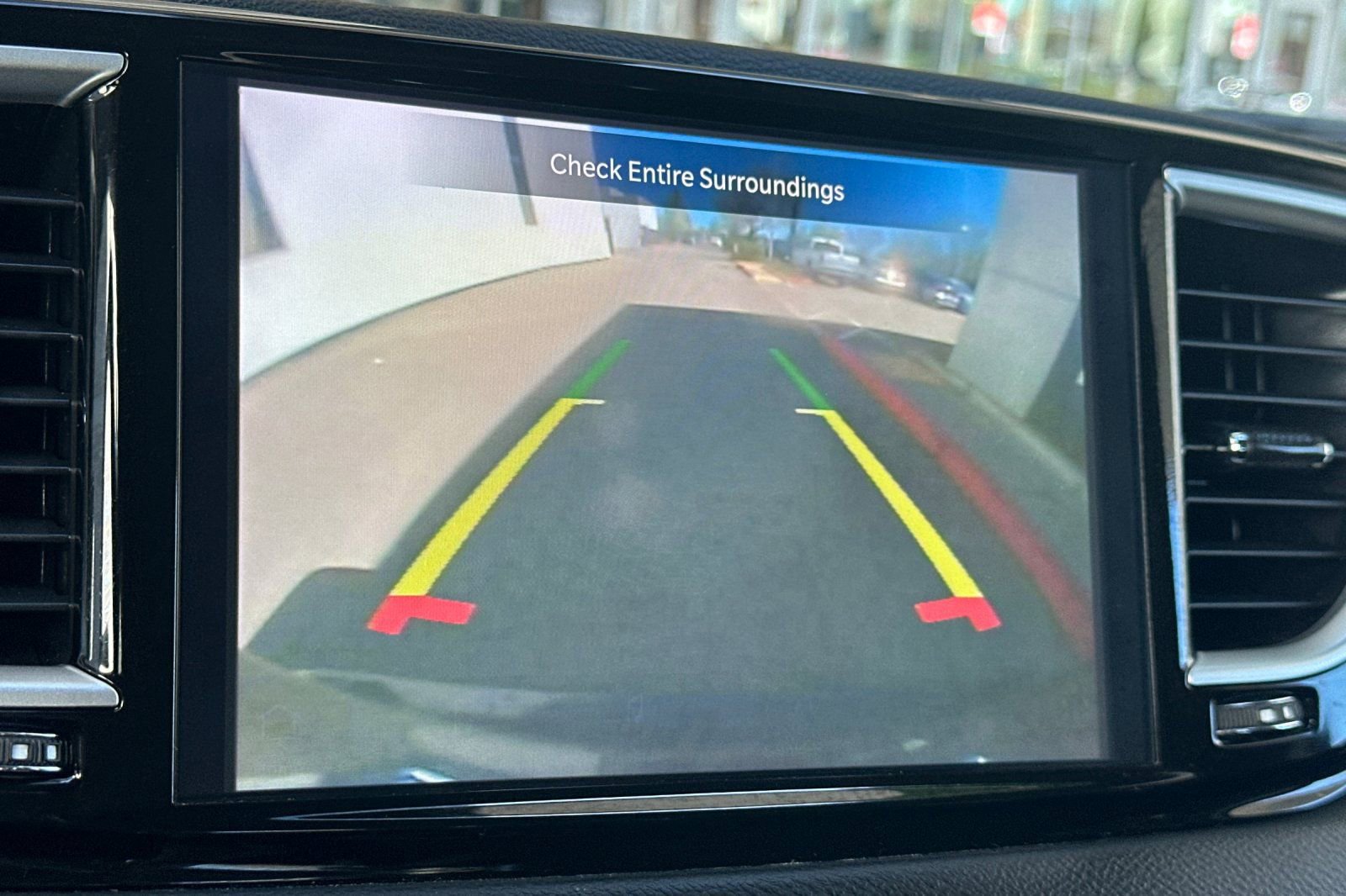 Used 2023 Chrysler Pacifica Touring-L image 28