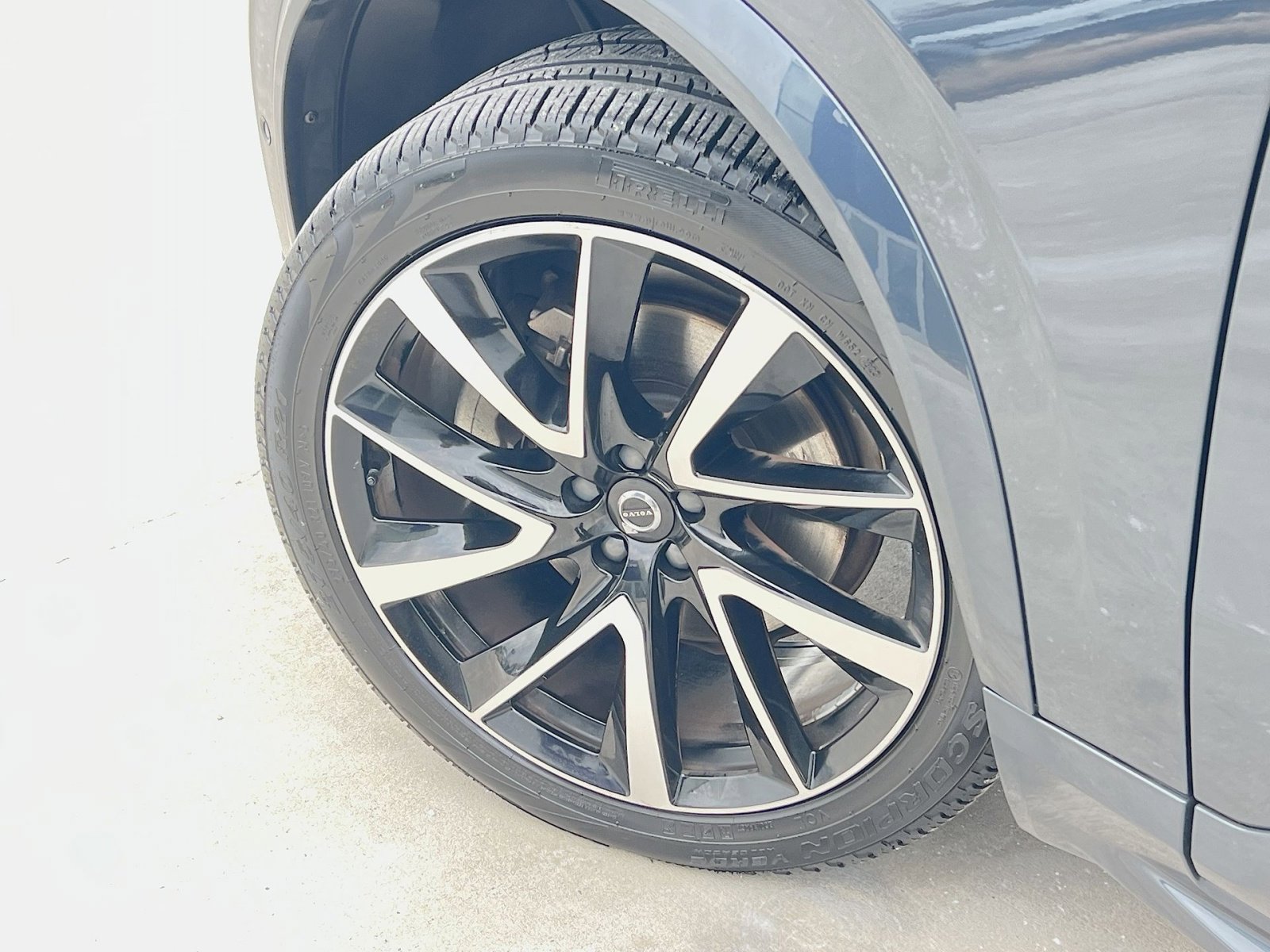 Used 2023 Volvo XC90 B6 Plus w/ Protection Package Premier image 12