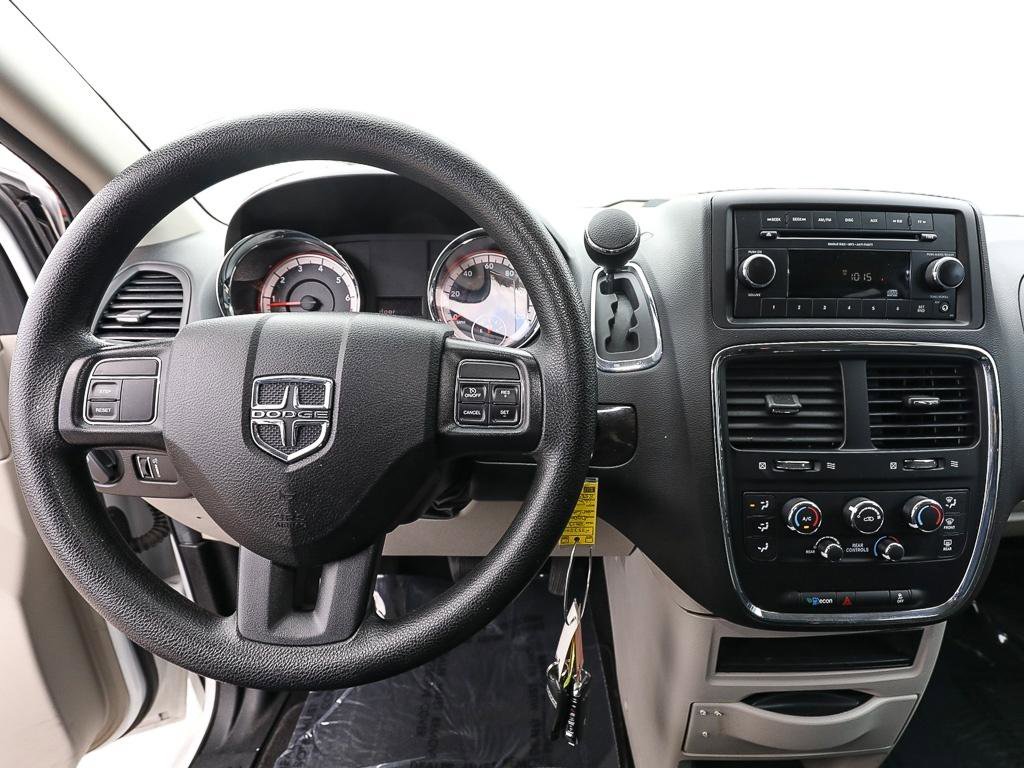 Used 2017 Dodge Grand Caravan SE FWD image 12