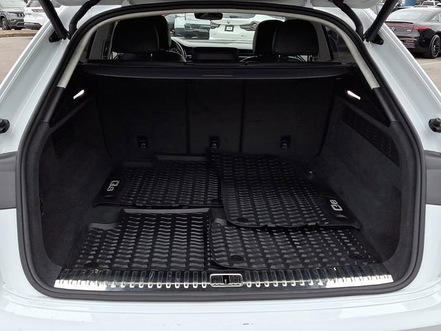 Used 2020 Audi Q8 Prestige w/ Prestige Package image 36