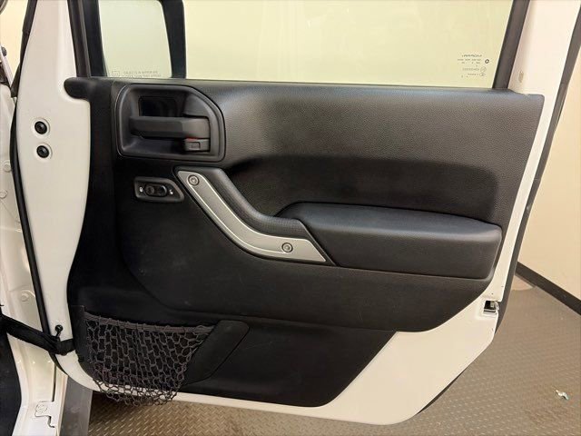 Used 2013 Jeep Wrangler Unlimited Rubicon w/ Connectivity Group image 31