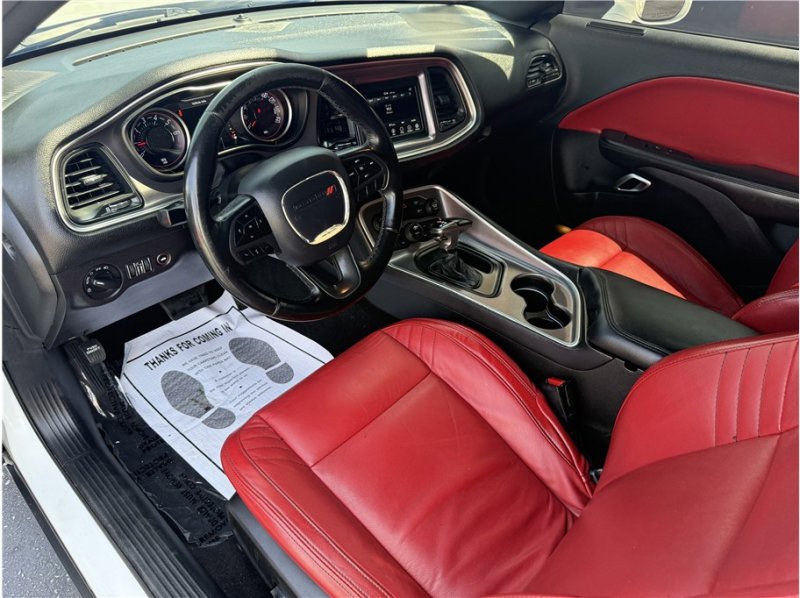 Used 2019 Dodge Challenger SXT image 17