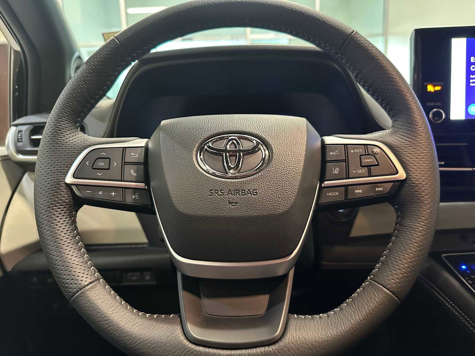 Certified 2025 Toyota Sienna Platinum image 12