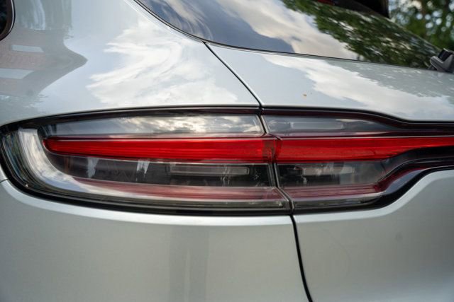 Used 2020 Porsche Macan AWD/4WD image 16