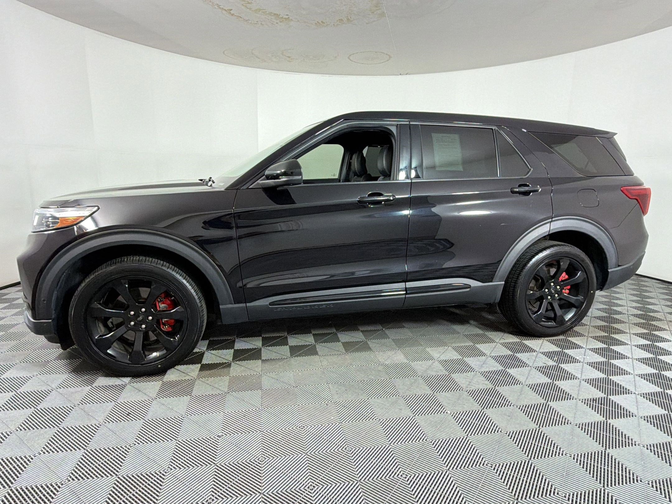 Used 2022 Ford Explorer ST w/ Equipment Group 401A AWD/4WD image 2