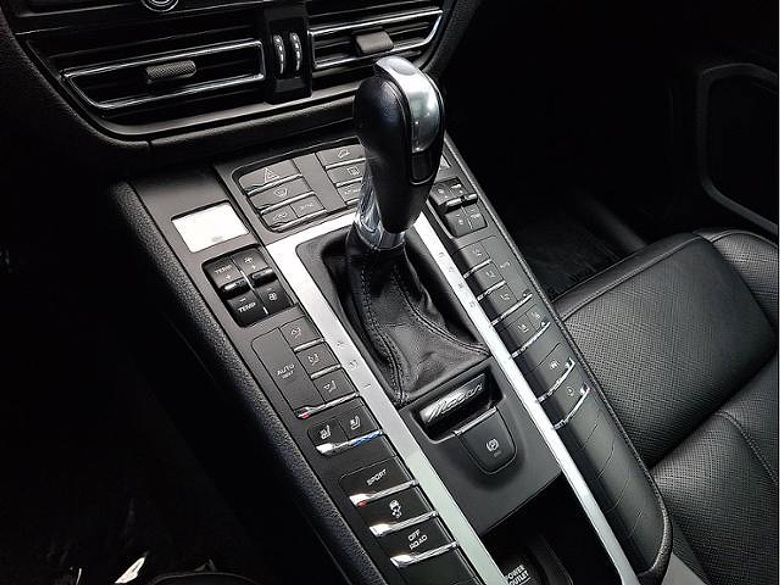 Used 2020 Porsche Macan AWD/4WD image 14