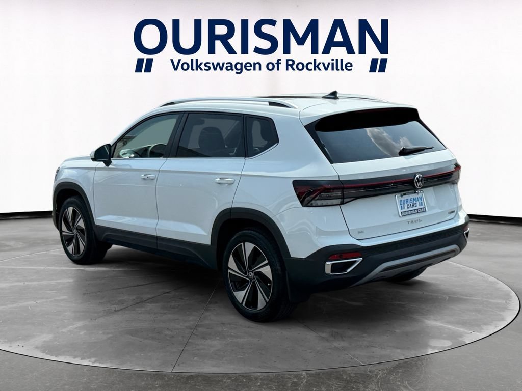 Used 2025 Volkswagen Taos SE w/ Panoramic Sunroof Package AWD/4WD image 4