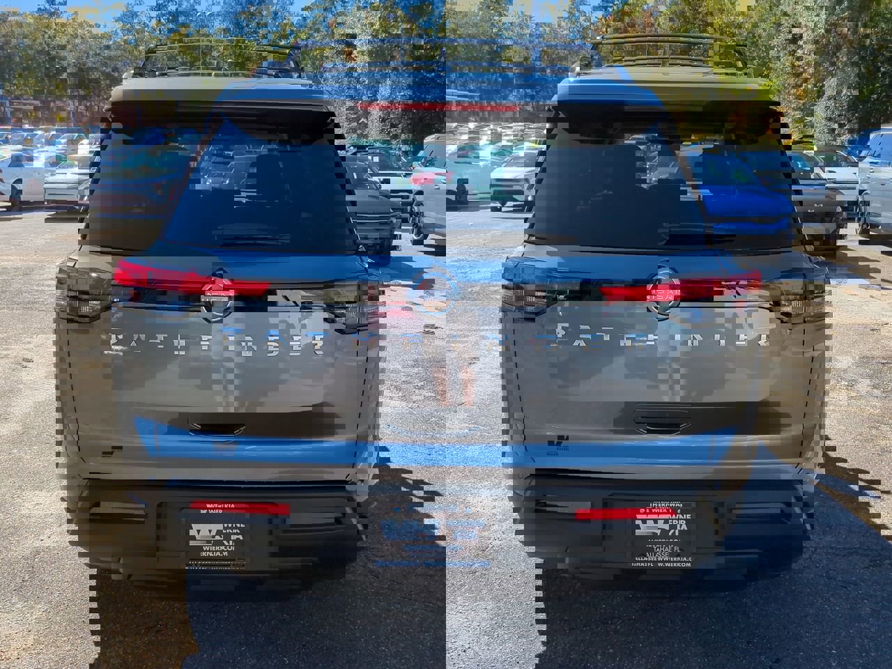 Used 2025 Nissan Pathfinder SV image 6