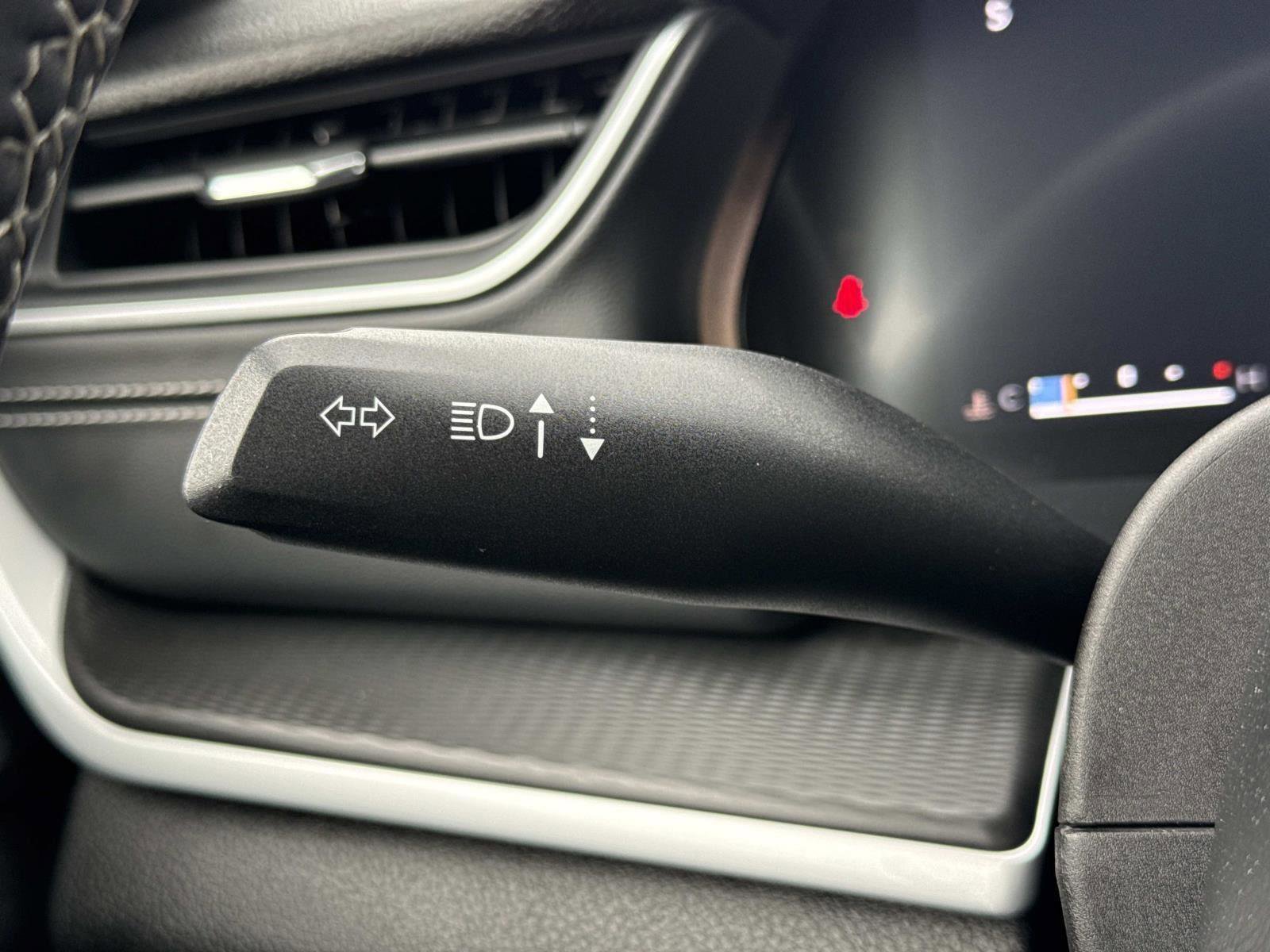 Used 2024 Jeep Grand Cherokee L Laredo AWD/4WD image 9