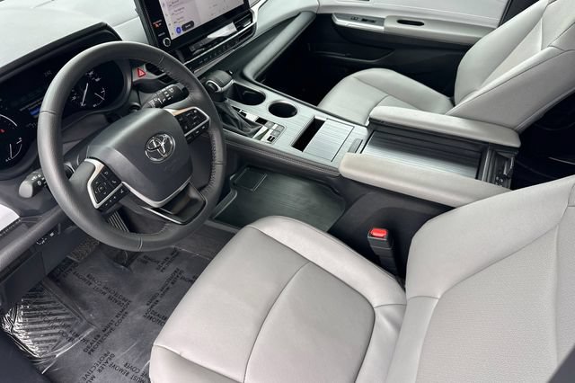 Certified 2026 Toyota Sienna XLE FWD image 12