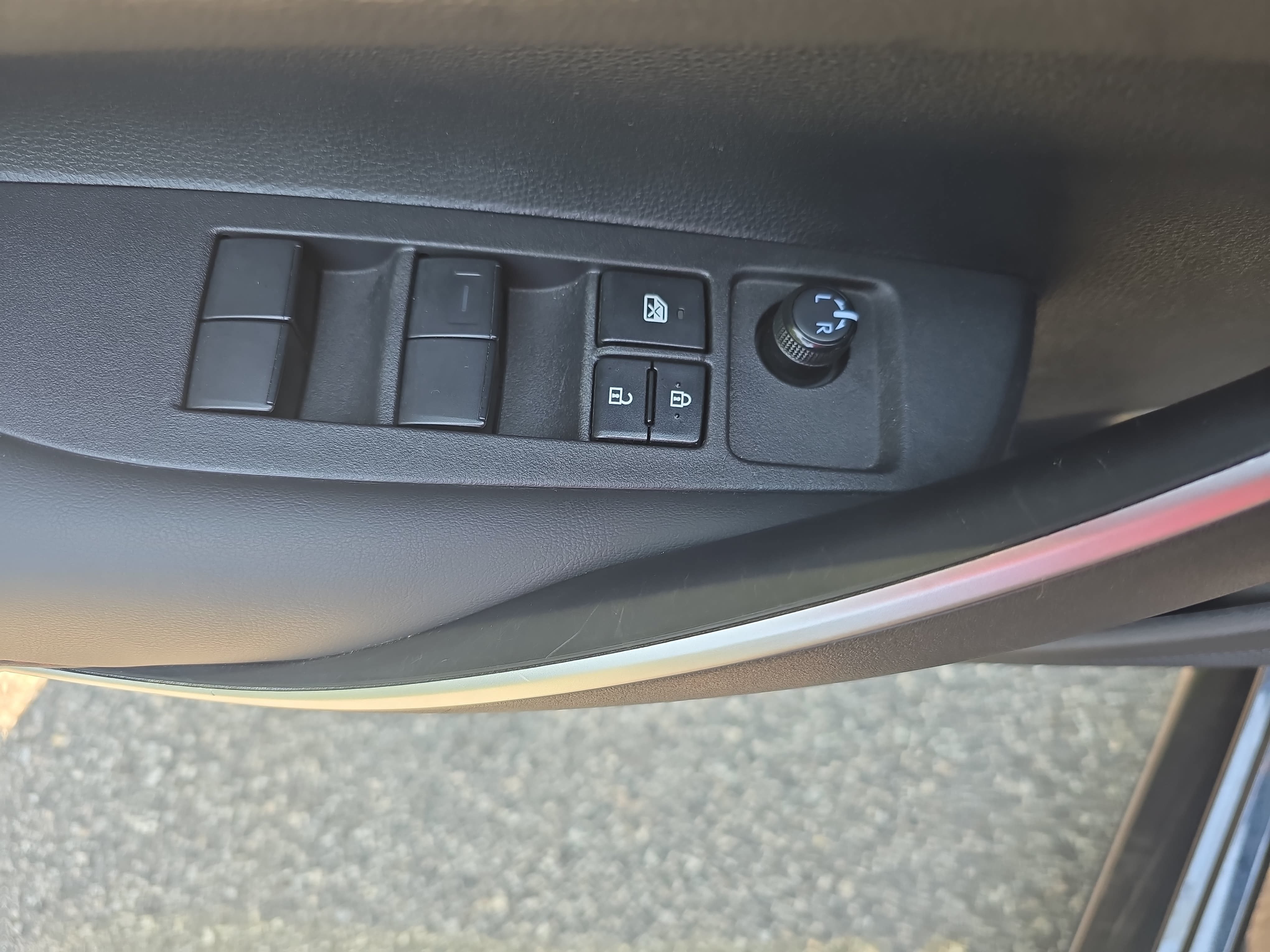 Used 2024 Toyota Corolla SE w/ SE Premium Package FWD image 25
