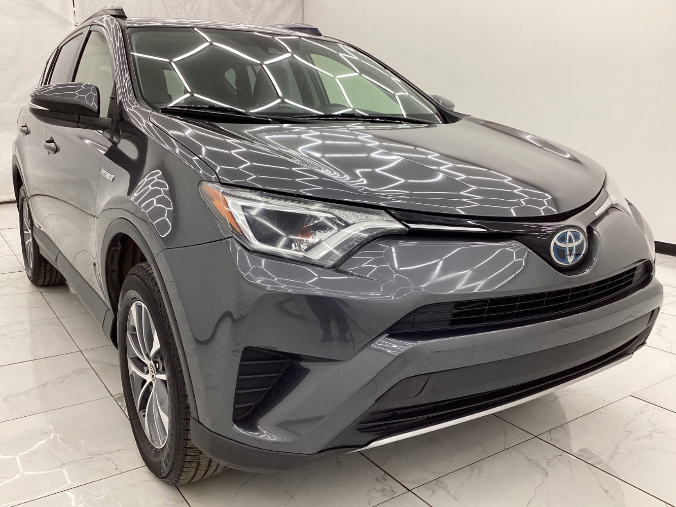 Used 2018 Toyota RAV4 LE image 3