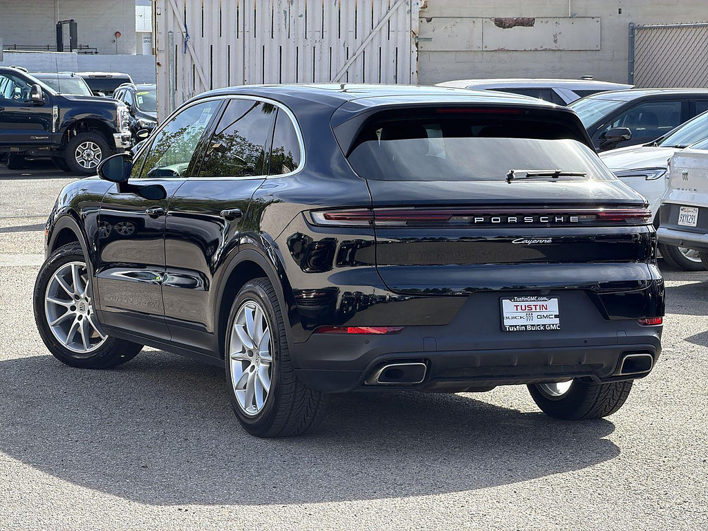 Used 2024 Porsche Cayenne AWD/4WD image 7