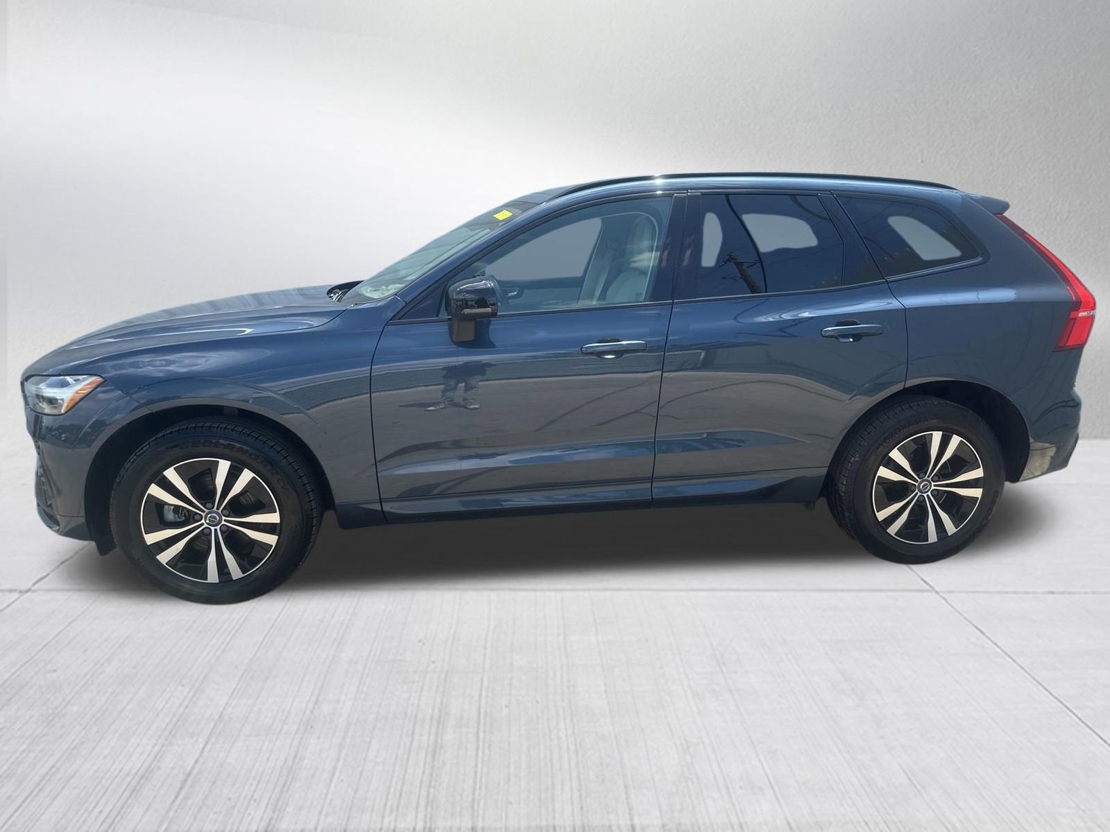 Used 2024 Volvo XC60 B5 Core AWD/4WD image 4