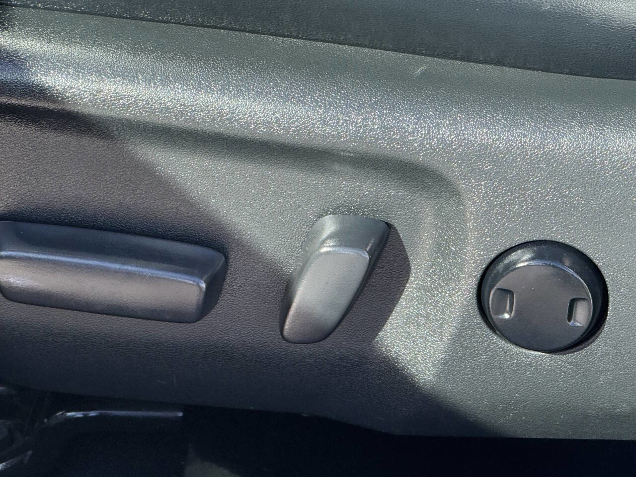 Used 2017 Toyota Camry SE image 8