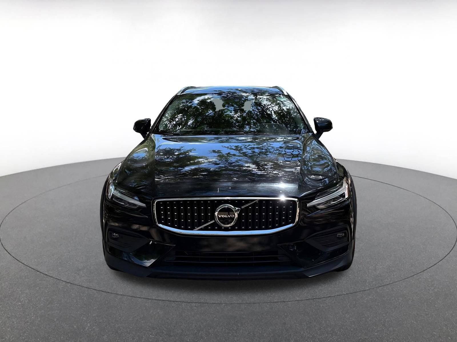 Used 2025 Volvo V60 B5 Cross Country Plus AWD/4WD image 2