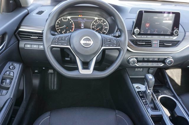Used 2024 Nissan Altima 2.5 SV FWD image 16