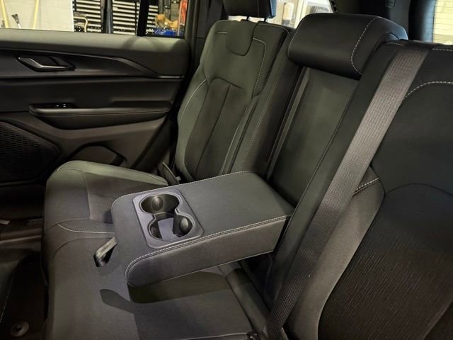 New 2025 Jeep Grand Cherokee Laredo w/ Luxury Tech Group I image 17