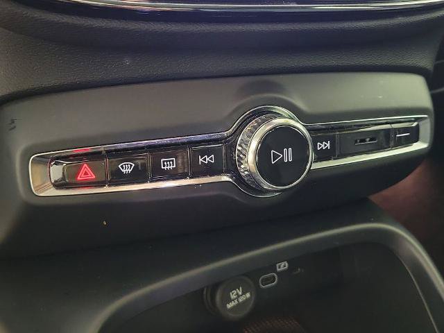 Used 2024 Volvo XC40 B5 Plus AWD/4WD image 35