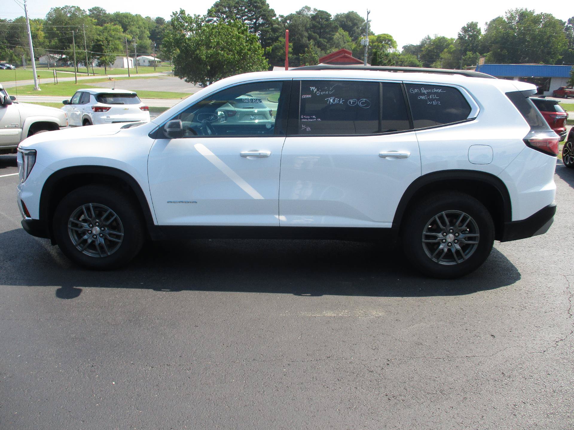 Used 2025 GMC Acadia Elevation FWD image 6