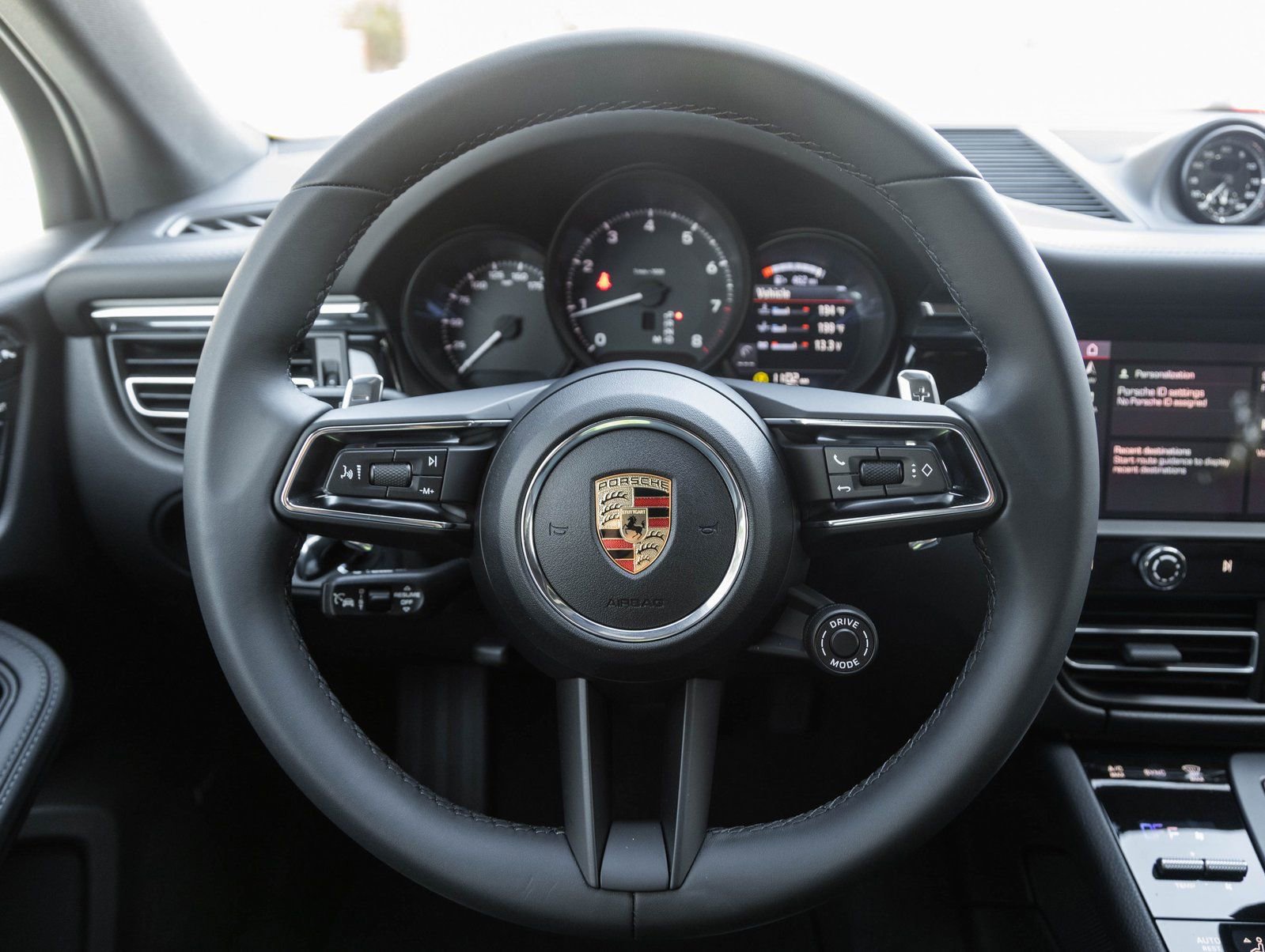 Certified 2026 Porsche Macan image 13