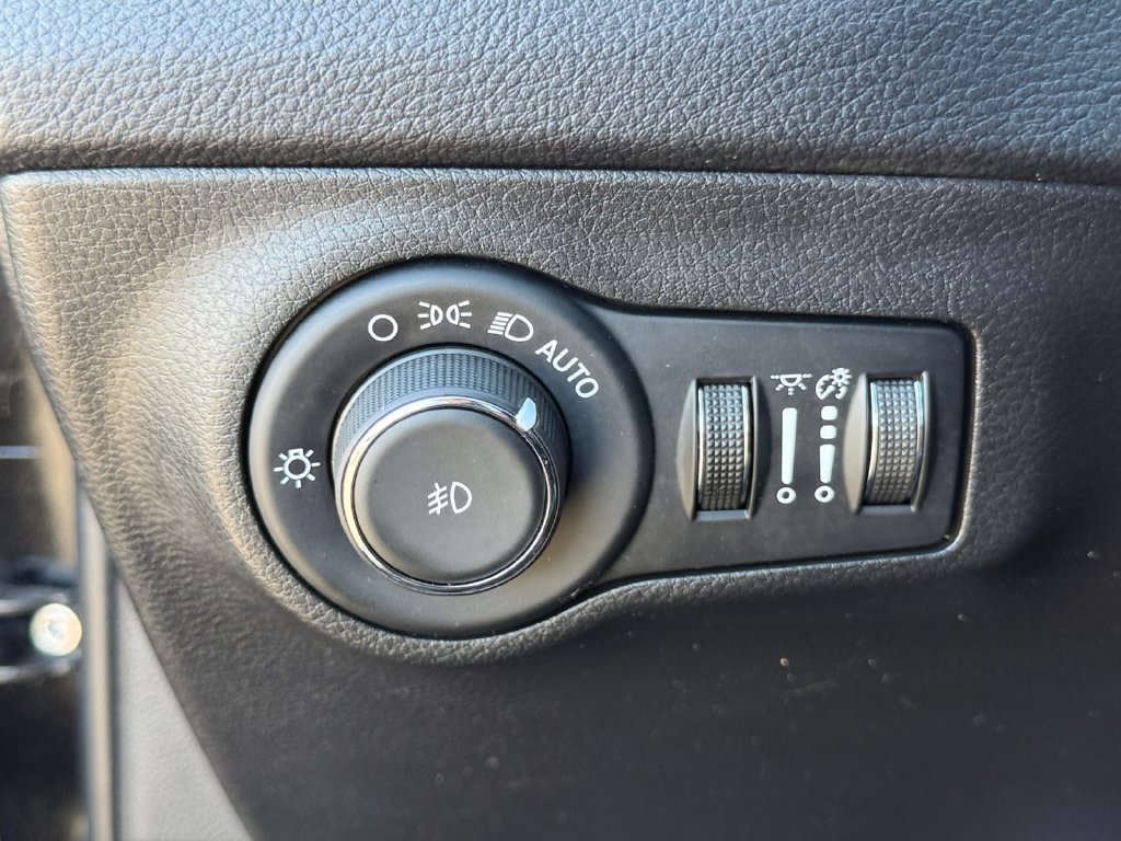 Used 2020 Jeep Compass Latitude w/ Popular Equipment Group AWD/4WD image 22