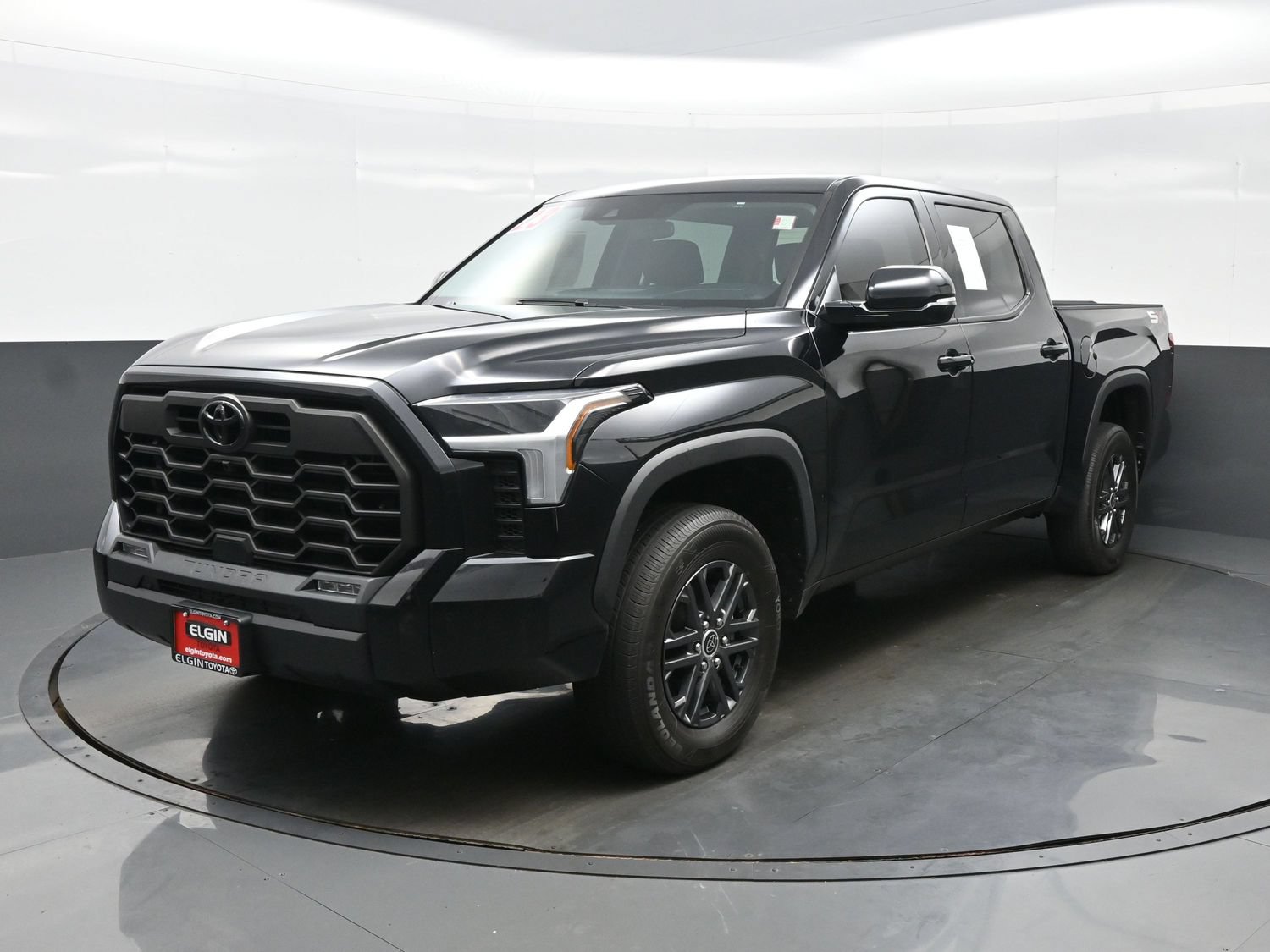 Used 2023 Toyota Tundra SR5 w/ SR5 Convenience Package AWD/4WD image 2
