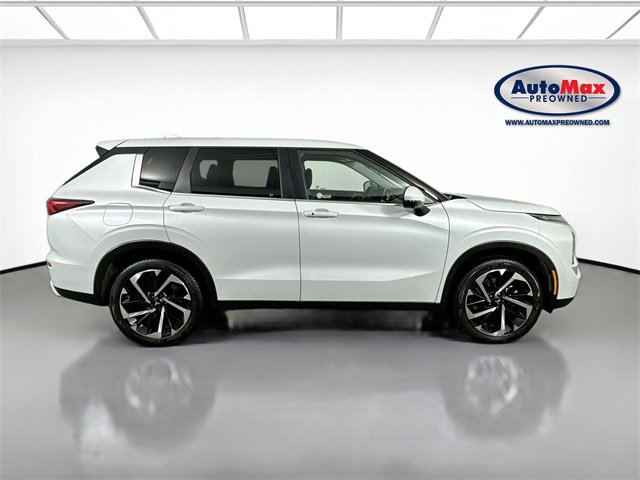 Used 2024 Mitsubishi Outlander SE image 9