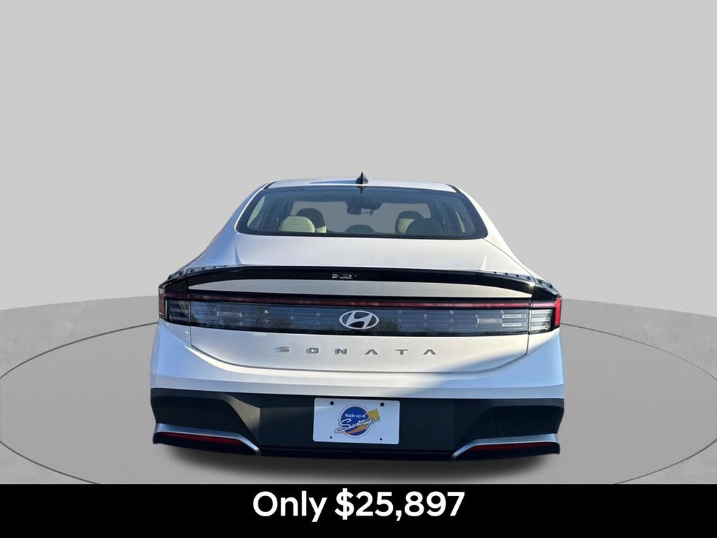 Used 2026 Hyundai Sonata SE FWD image 4