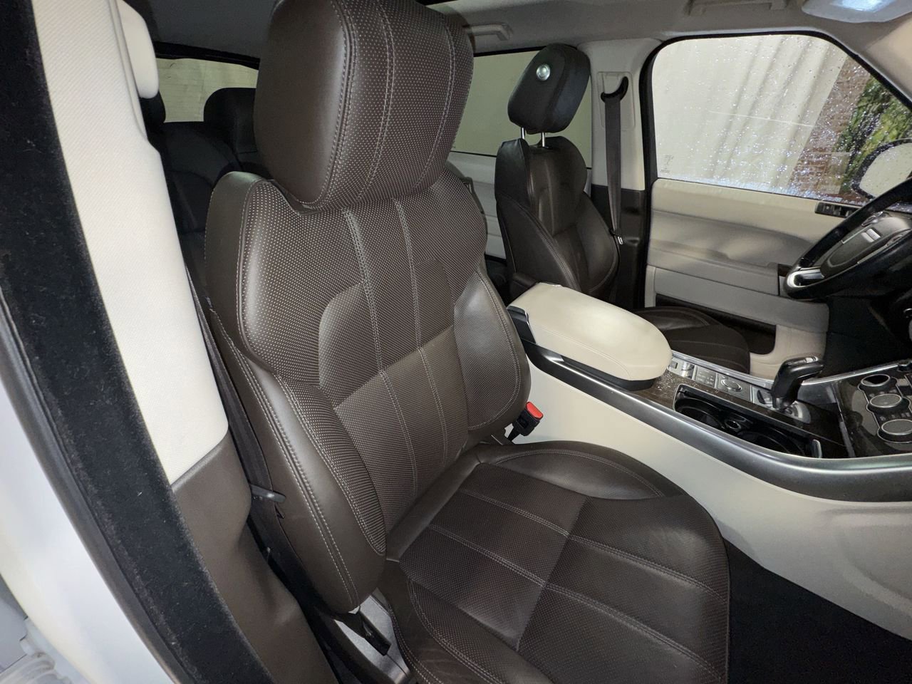 Used 2017 Land Rover Range Rover Sport HSE image 34