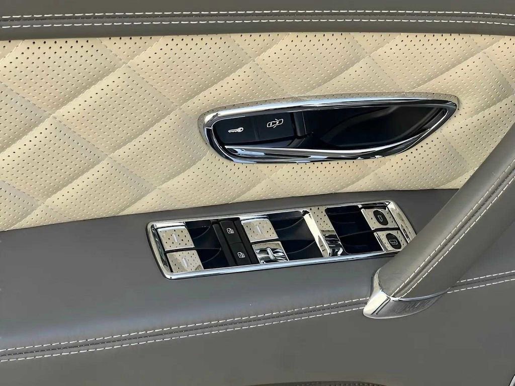Used 2018 Bentley Flying Spur S V8 image 17