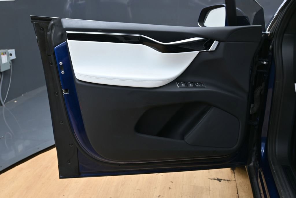 Used 2017 Tesla Model X 90D image 47