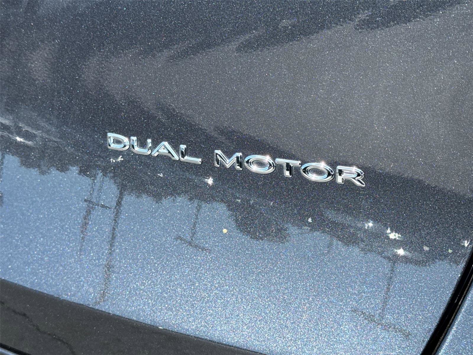 Used 2025 Tesla Model Y Long Range AWD/4WD image 15