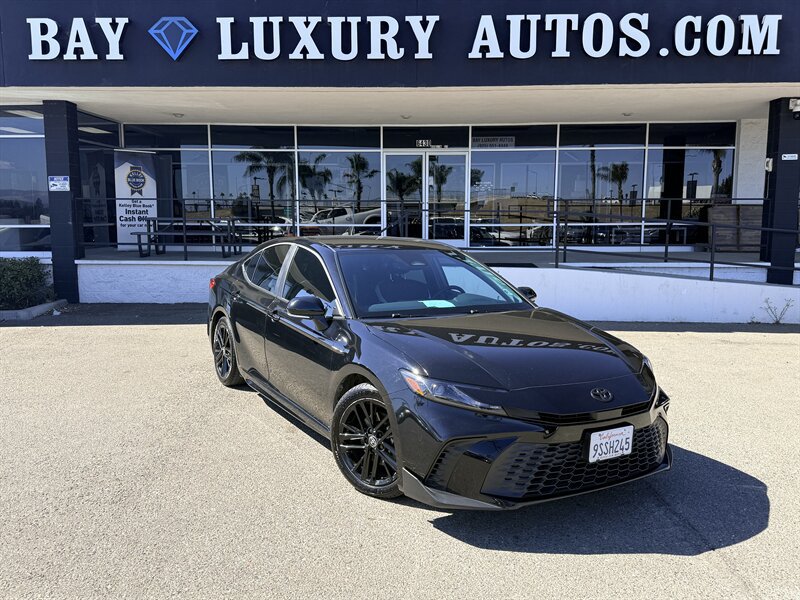 Used 2025 Toyota Camry SE w/ Convenience Package FWD image 1