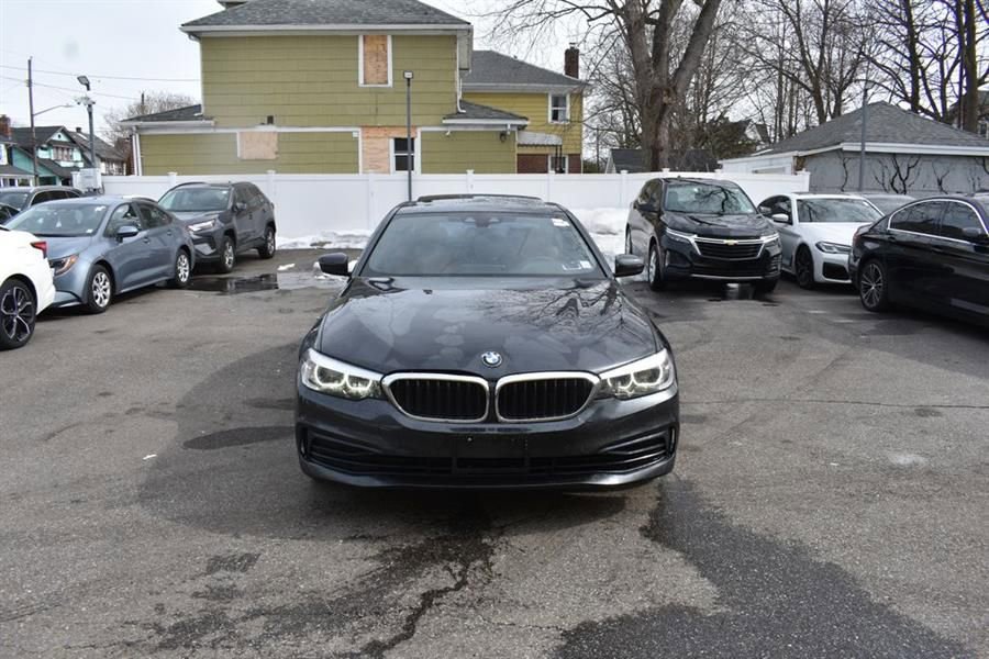 Used 2019 BMW 530i xDrive w/ Convenience Package AWD/4WD image 3