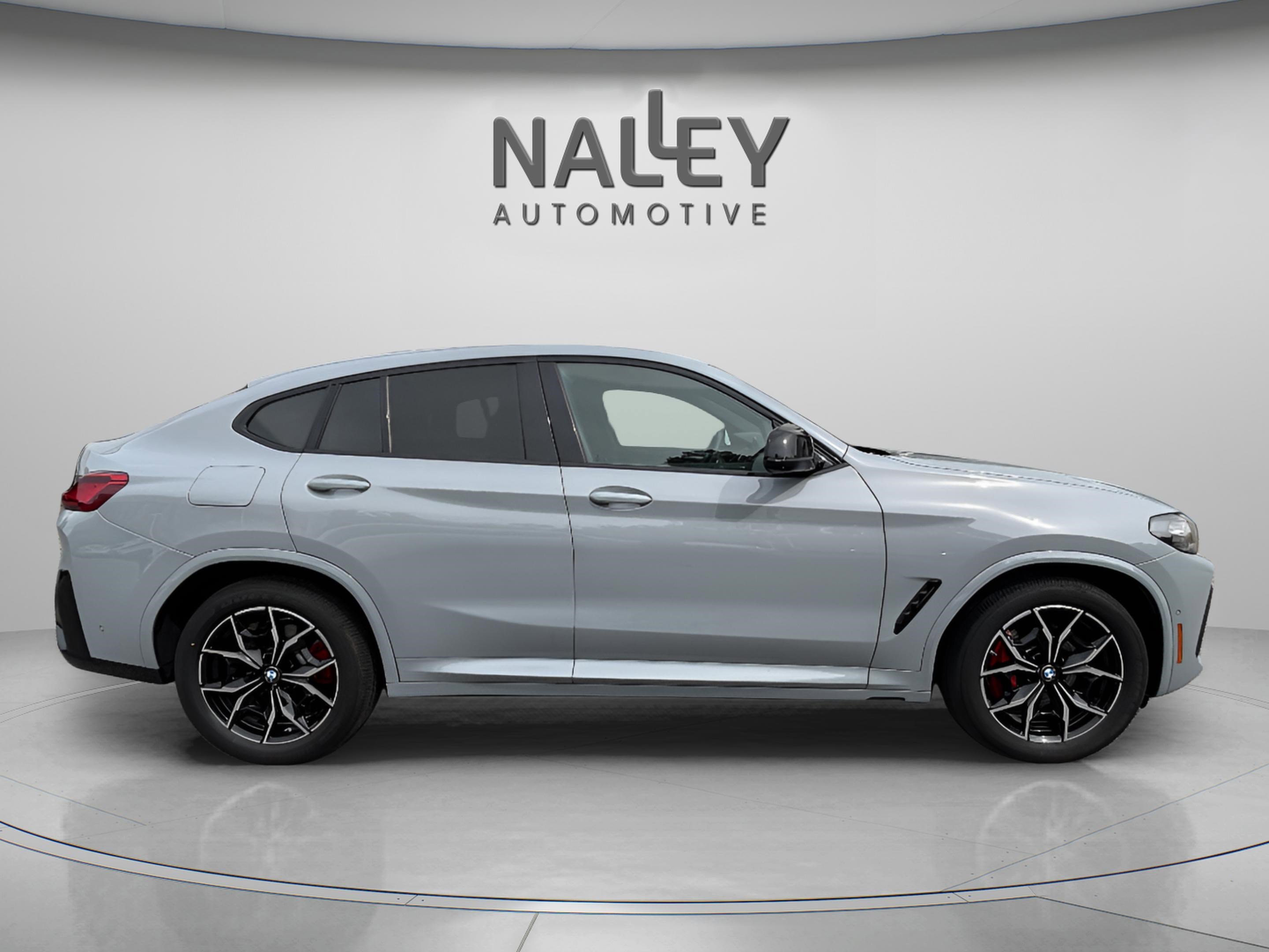 Used 2025 BMW X4 M40i w/ Premium Package image 4