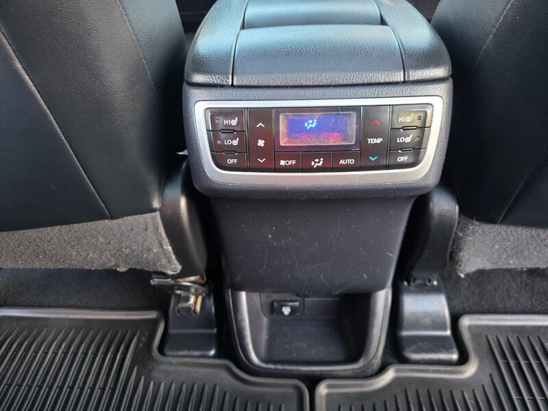 Used 2015 Toyota Highlander Limited Platinum image 40