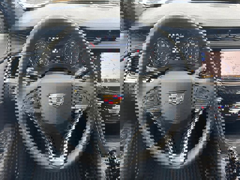 Used 2024 Cadillac XT6 Premium Luxury w/ Technology Package image 9