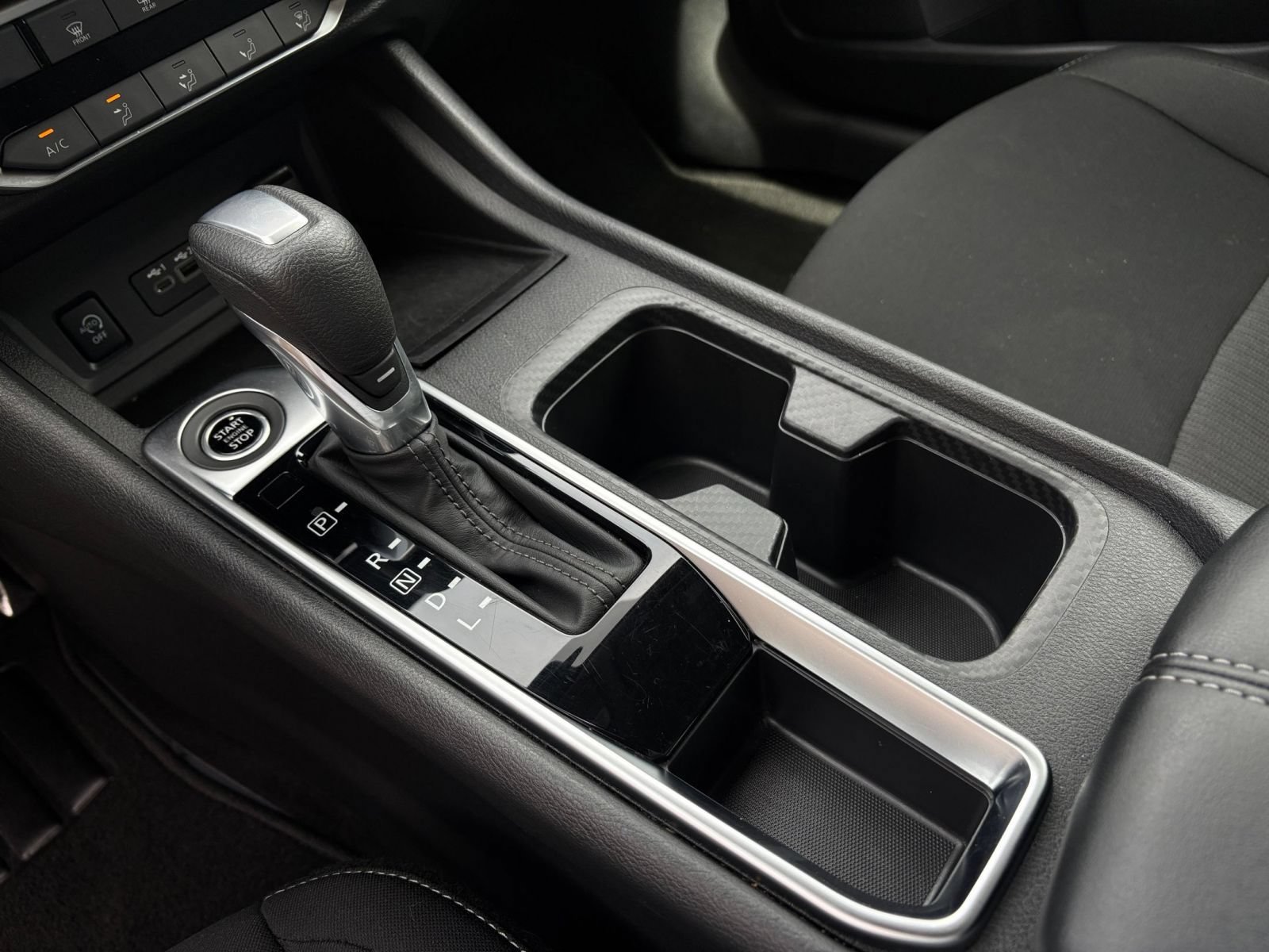 Used 2025 Nissan Sentra SV FWD image 39