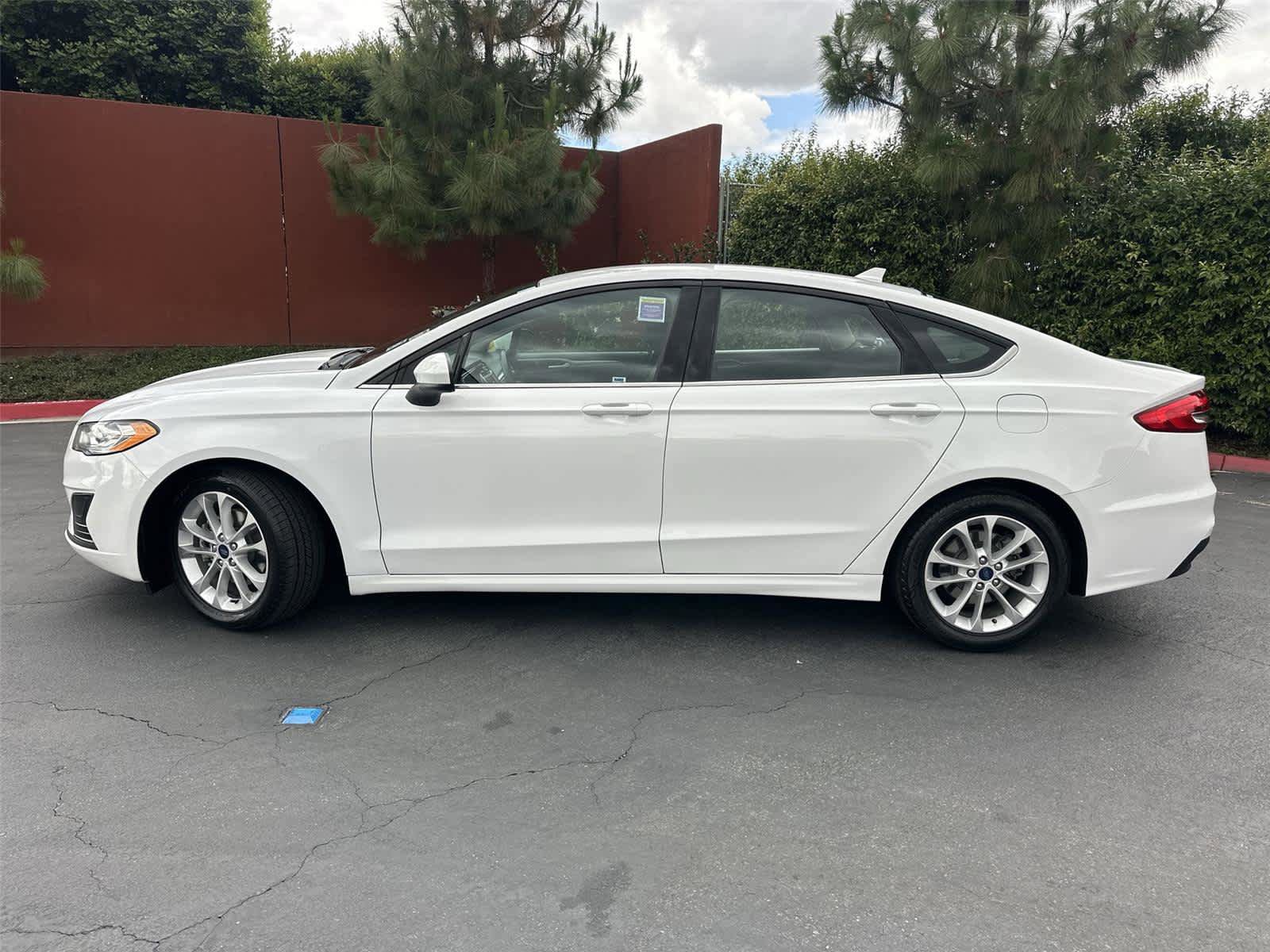 Used 2020 Ford Fusion SE FWD image 3