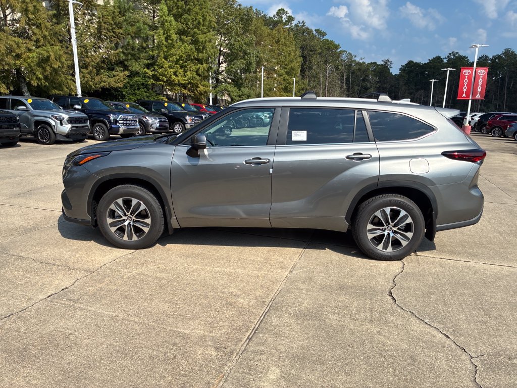 New 2026 Toyota Highlander XLE AWD/4WD image 2