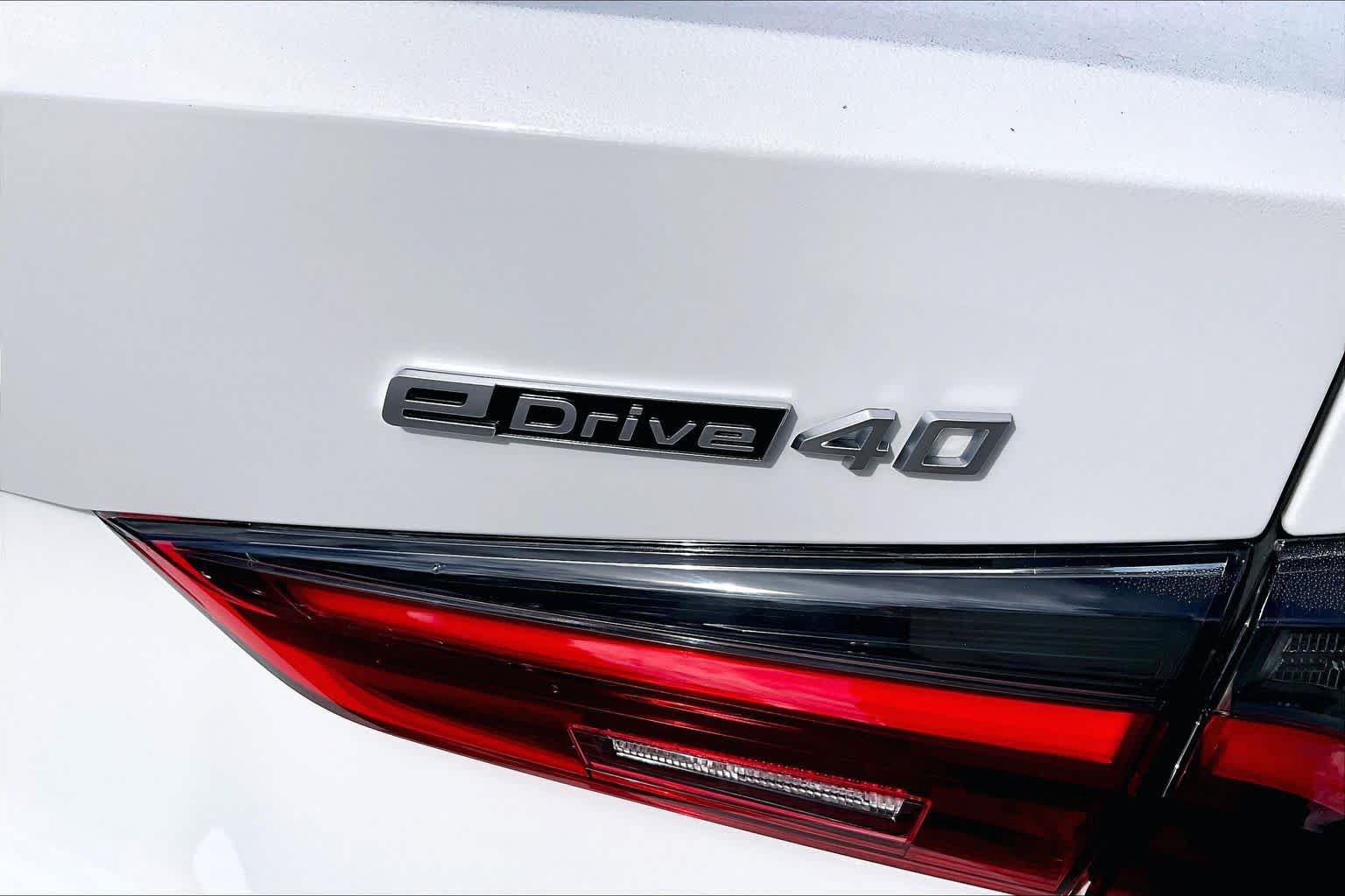 Used 2024 BMW i4 eDrive40 w/ Premium Package RWD image 9