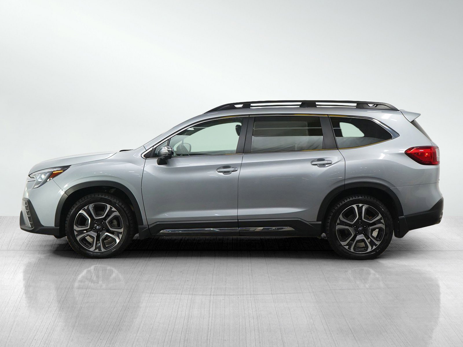 Used 2023 Subaru Ascent Limited w/ Technology Package AWD/4WD image 2