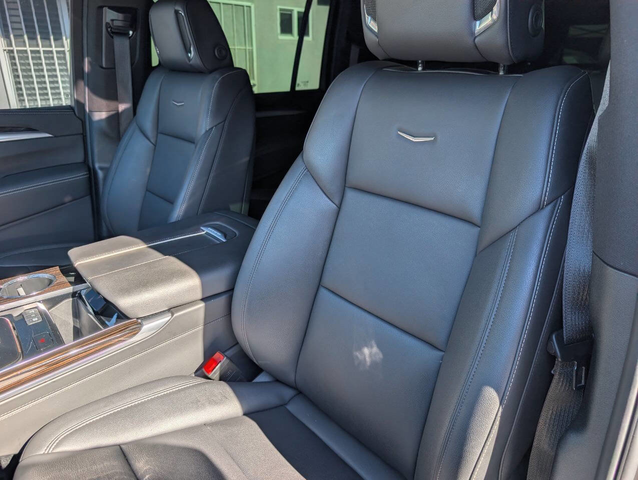Used 2025 Cadillac Escalade ESV Luxury AWD/4WD image 13
