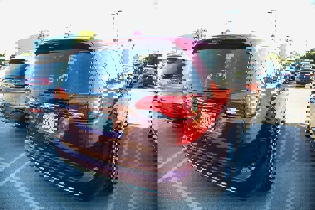 Used 2019 Chrysler Pacifica Touring-L Plus w/ Tire & Wheel Group image 4