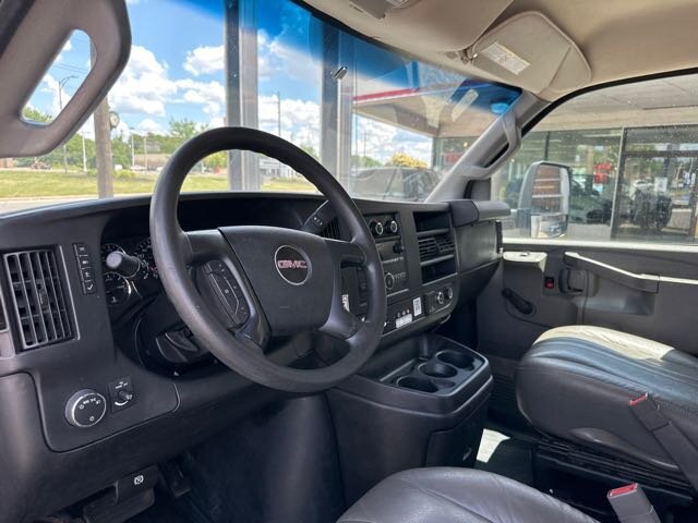 Used 2016 GMC Savana 3500 Extended RWD image 10