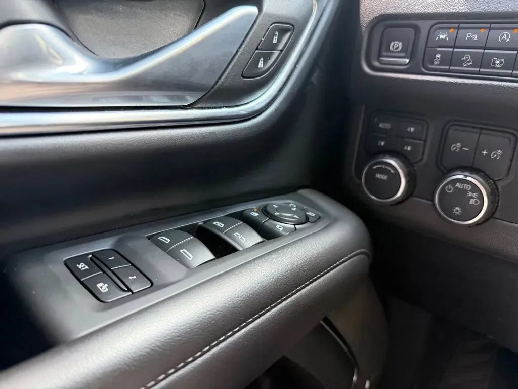 Used 2024 Chevrolet Tahoe Z71 w/ Luxury Package AWD/4WD image 13